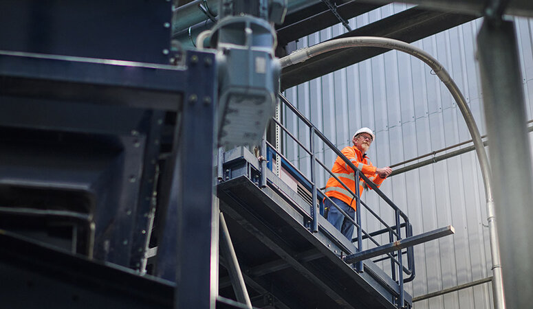 Mitarbeiter der REMONDIS Industrie Service in der EBS Anlage Bramsche